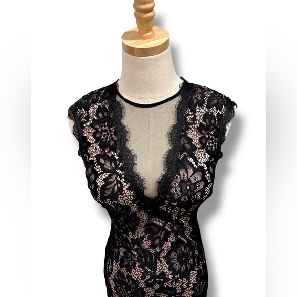 Betsy & Adam Elegant Black Lace High Neck Maxi Dress Evening Gown Size 4 - Picture 3 of 10